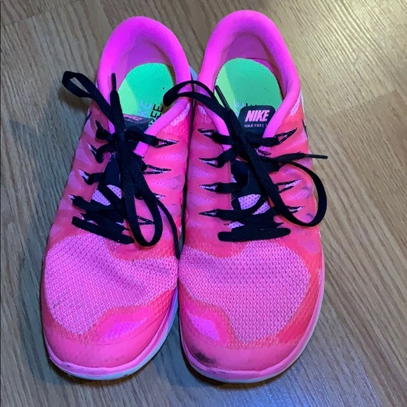 Hot Pink NIKE FREE sneakers - Picture 3 of 3